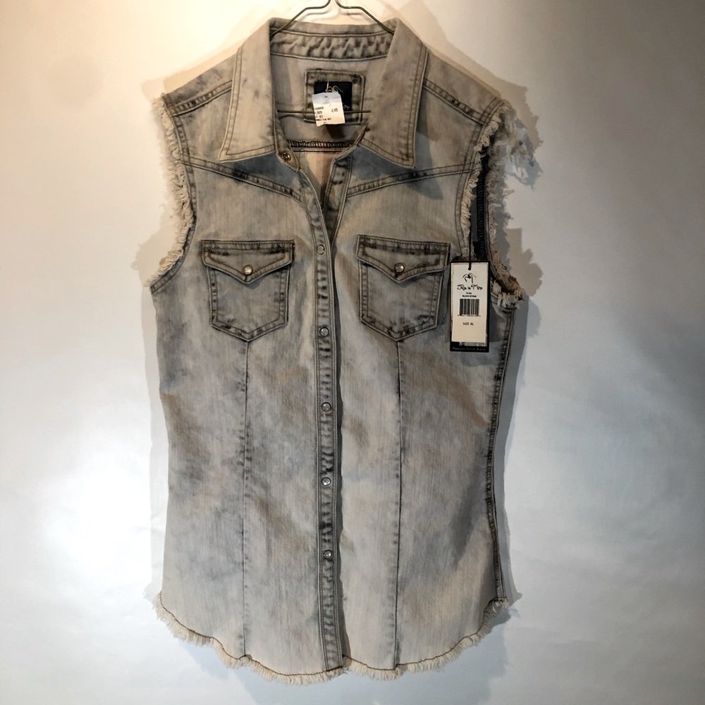 NWT This is mine black stone flag vest XL